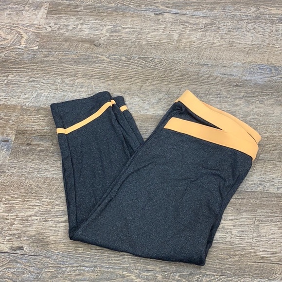 Calvin Klein Pants - Calvin Klein Performance Quick Dry Capris Medium